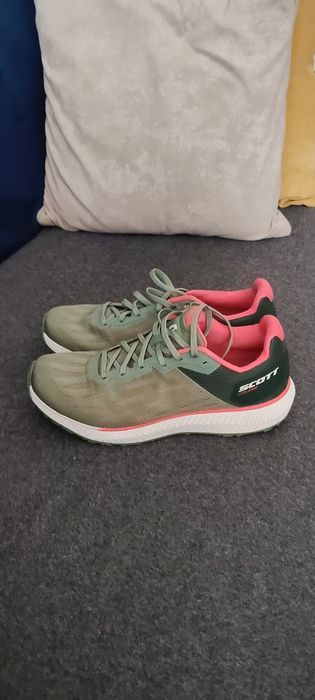 Buty do biegania damskie