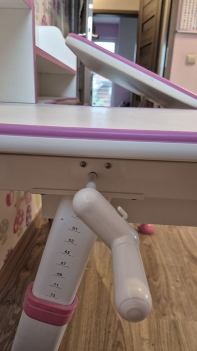 Ergonomiczne biurko dla uczennicy,  regulowana wysokość!
