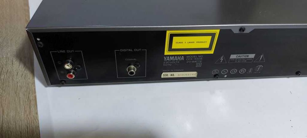 odtwarzacz płyt cd yamaha cdx-550e srebrny