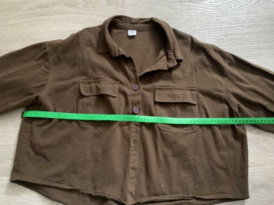 Стильна укорочена сорочка