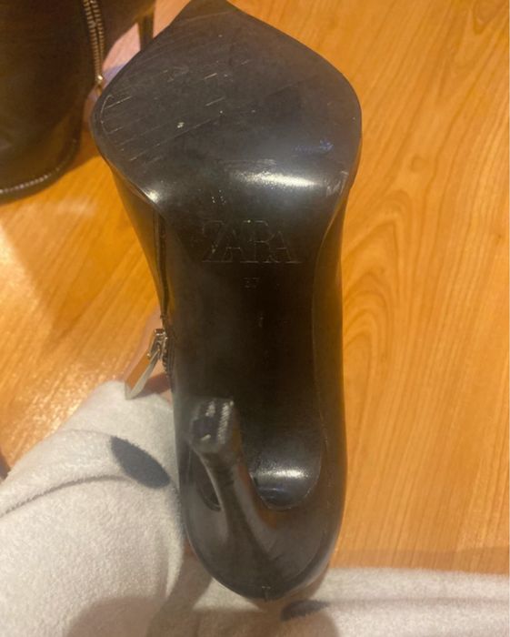 botas pretas com brilhantes , nunca usadas tamanho 37 da zara
