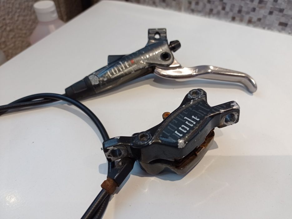 Hamulce avid code R uszkodzone