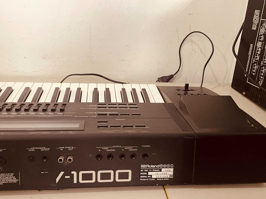 keybord Roland JV-1000 music workstation