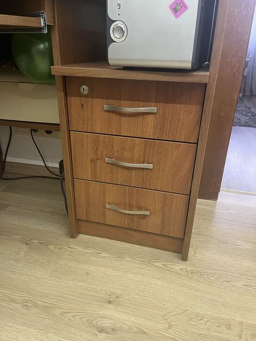 Компютерний стіл