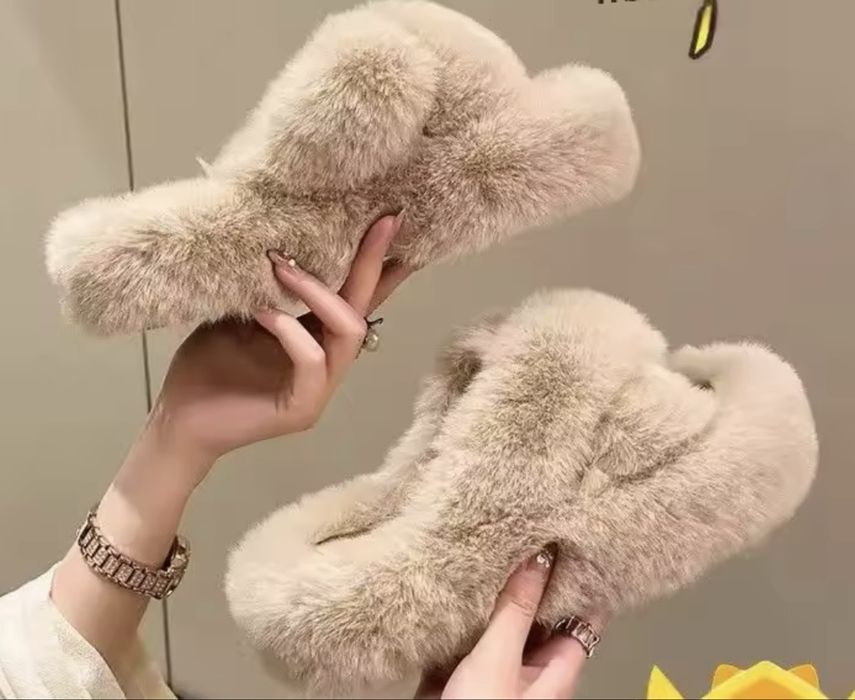 Капці, кімнатні тапочки