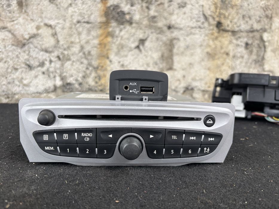 Радіо Renault Megane 3 комплект аудіо системи TomTom