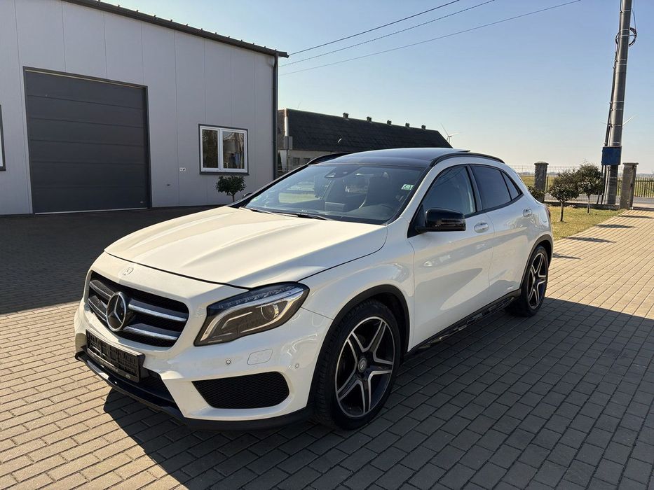 Mercedes-Benz GLA 200 * AMG PAKIET * panorama * 7g-tronic *