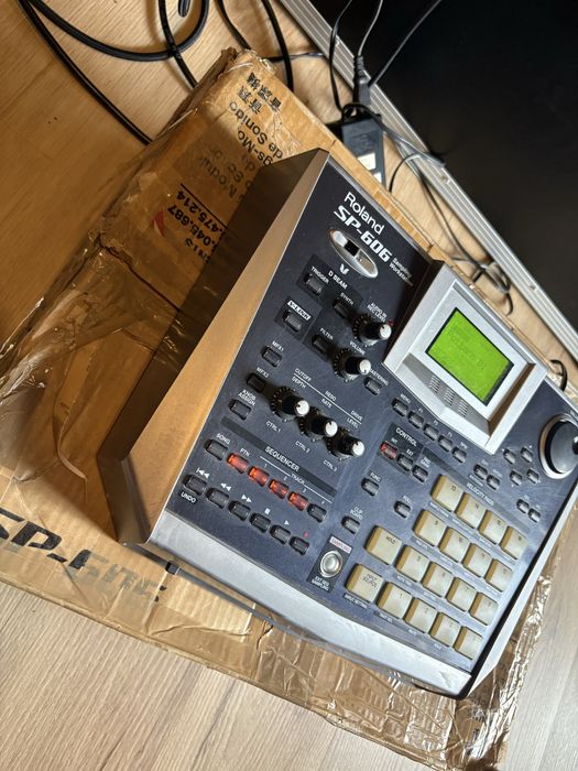 Roland SP 606 sampler raro na caixa original