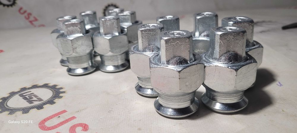 Гайка + футорка колеса заднего ГАЗ 53 3307 ЗИЛ 130 КрАЗ правая/левая