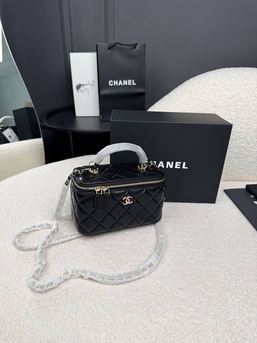 Chanel Mini Vanity Case in Black Lambskin / Chanel Mini Vanity / Сумка