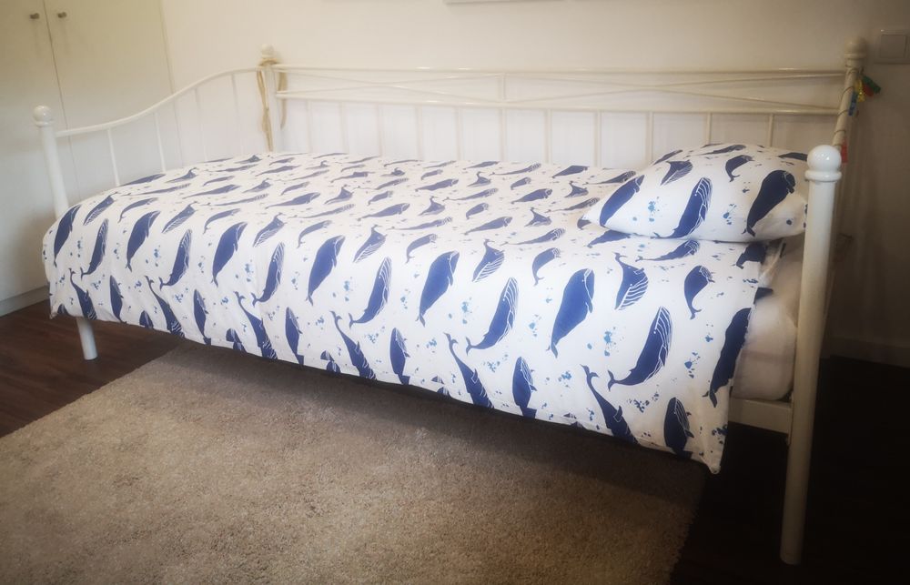 Cama de solteiro em ferro lacado