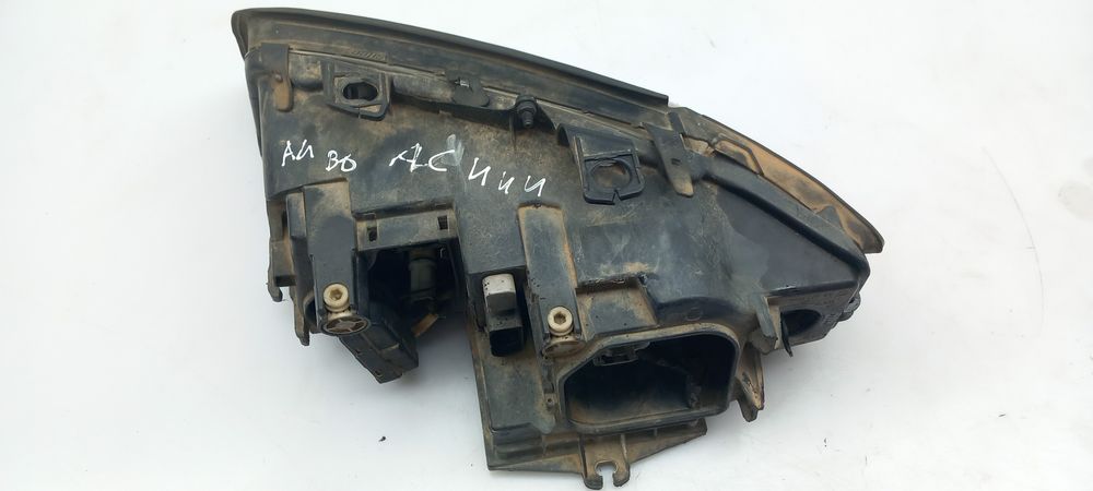 Ótica / farol direita AUDI A4 (8E2, B6)