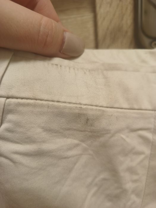 Beżowe kremowe spodnie w modelu chinos