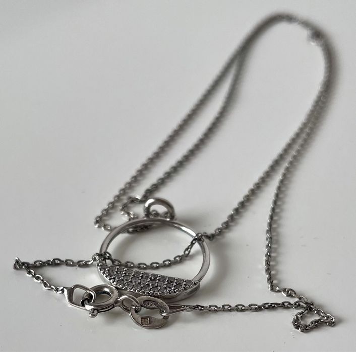 Conjunto de brincos e colar de prata