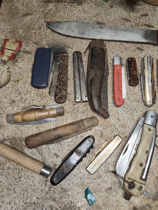 Vários canivetes antigos