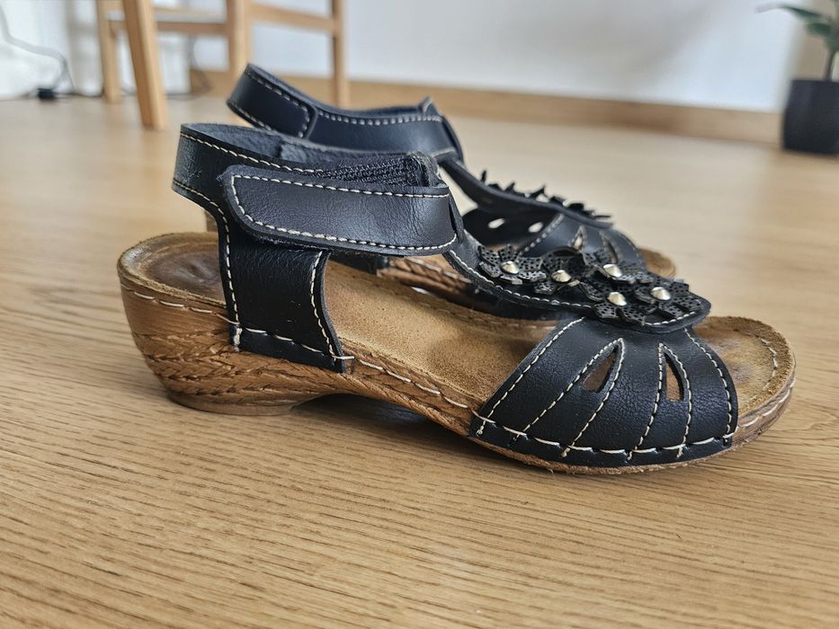 Sandaly czarne 36 Deichmann Easy street koturn