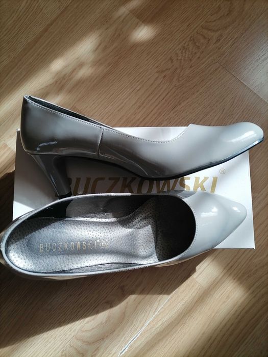 Czółenka lakierowane "Buczkowski" roz 40 - 26,5 cm.