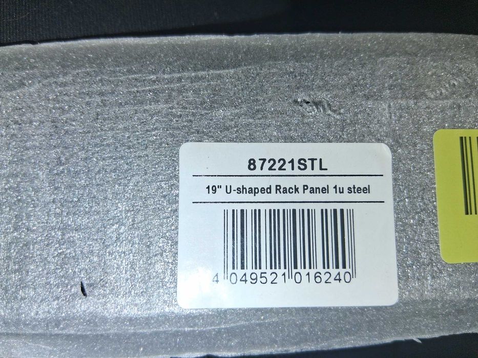 C019 Panel Maskujący Zaślepka RACK 19 Cali U-Shaped 1U Czarny Stal