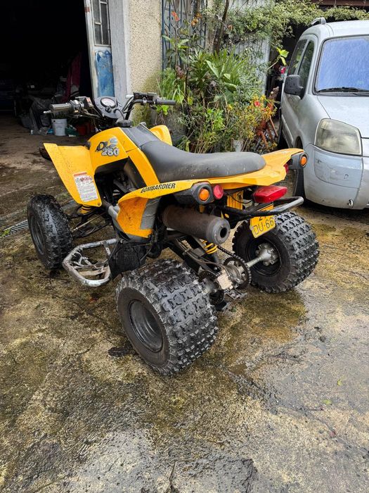 Moto 4 250 automático