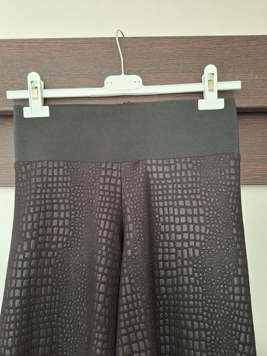Czarne szerokie spodnie z gumą w talii, wysoki stan, r. XS/S