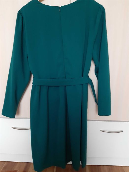 Sukienka w kolorze butelkowej zieleni rozmiar 42
