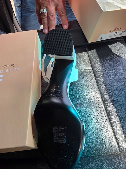 Продам босоножки  каблук 10-9 стелька 26 Iceberg Elisabetta Franchi