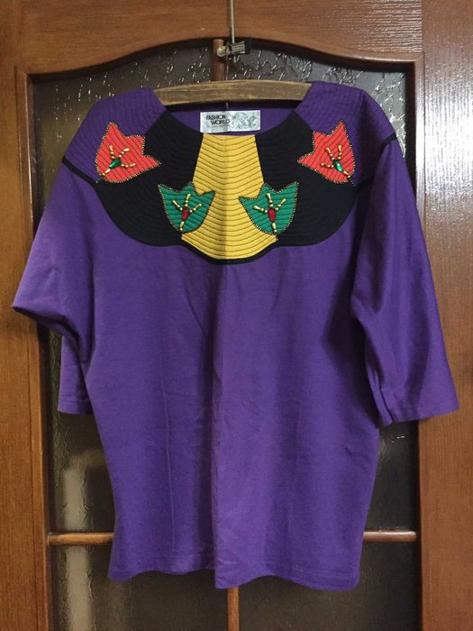 Яскрава блузка із хлопка