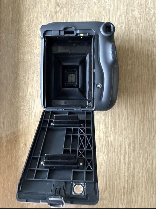 Instax mini 11 + є шкірянйи чохол є окремо