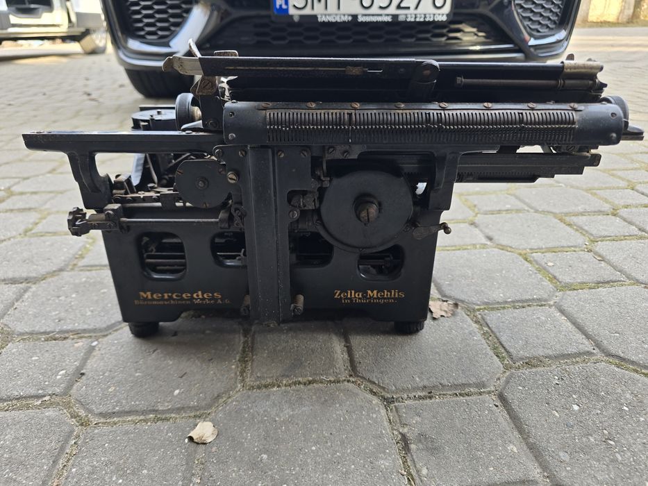 Zabytkowa maszyna do pisania Mercedes