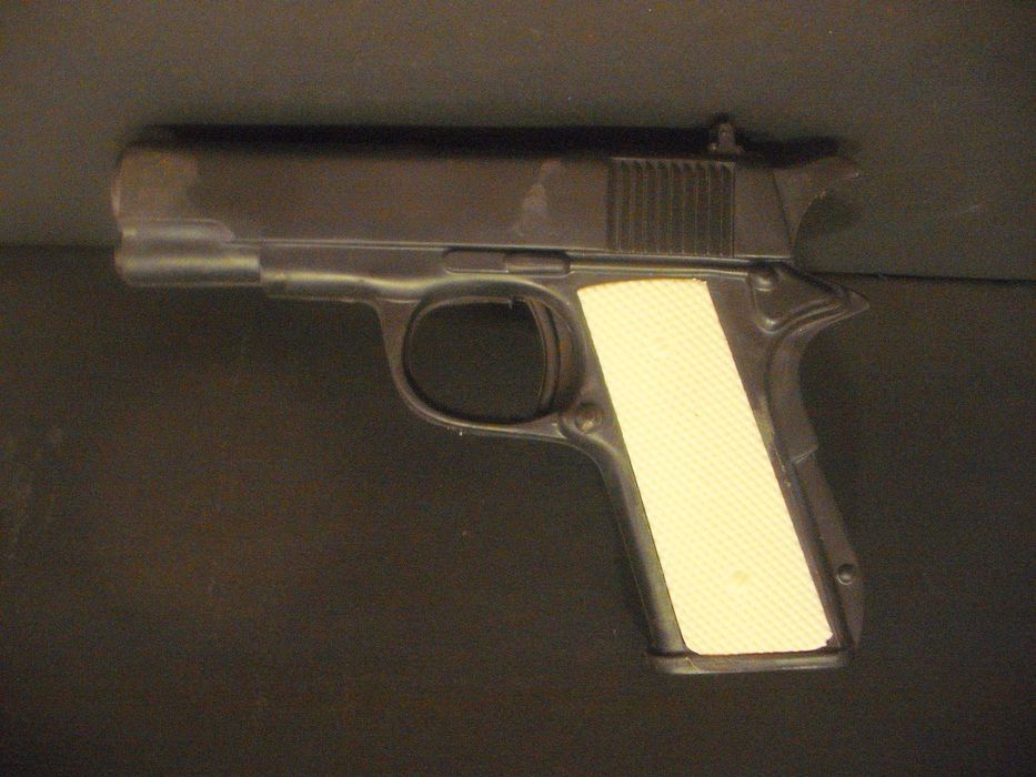 BRINCOVIANA - Pistola de brincar com dardos antiga
