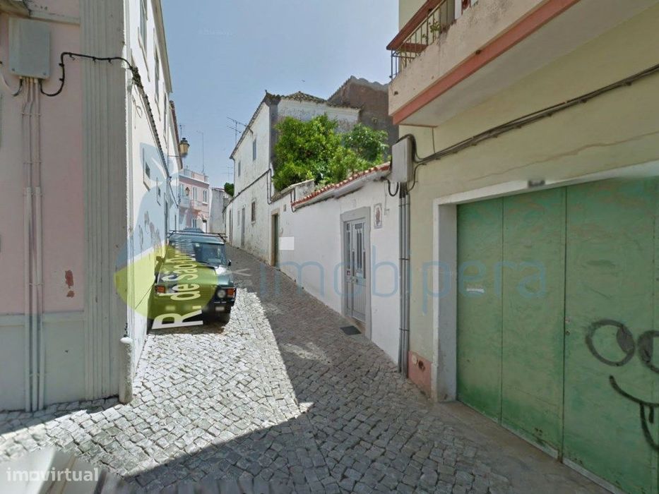 Prédio urbano - armazém.