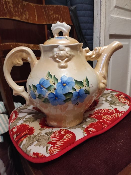Фарфоровий чайник