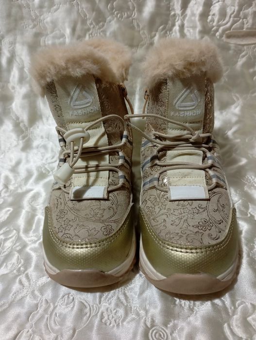 Уггі з камінцями, золотисті термо чоботи  р. 28,26