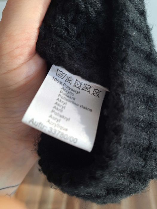 czapka z włóczki czarna