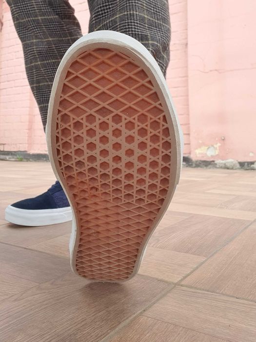 продам оригинальные кеды кроссовки слипоны кожа от Vans Ванс