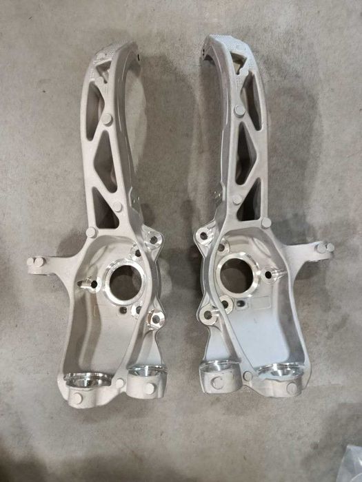 Цапфа \ Поворотній кулак tesla MY \ M3