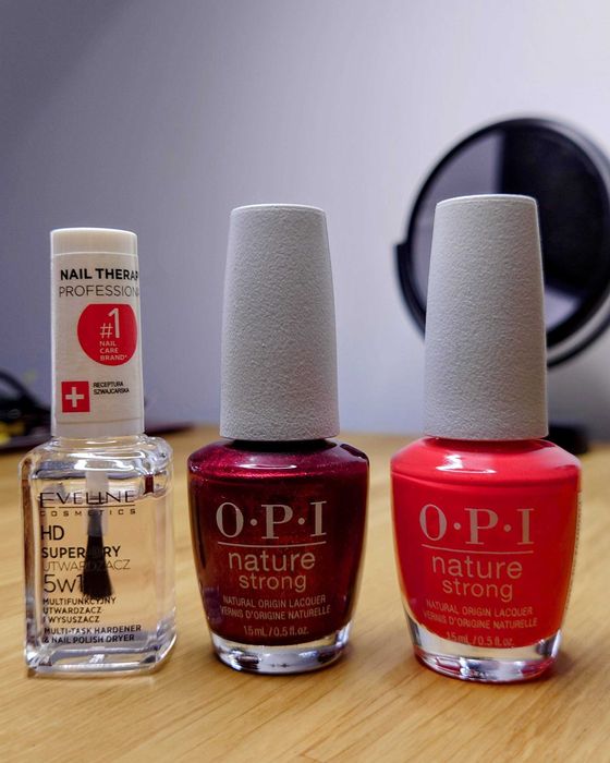 Zestaw 3 lakierów do paznokci (2x OPI Nature Strong, 1x Eveline)
