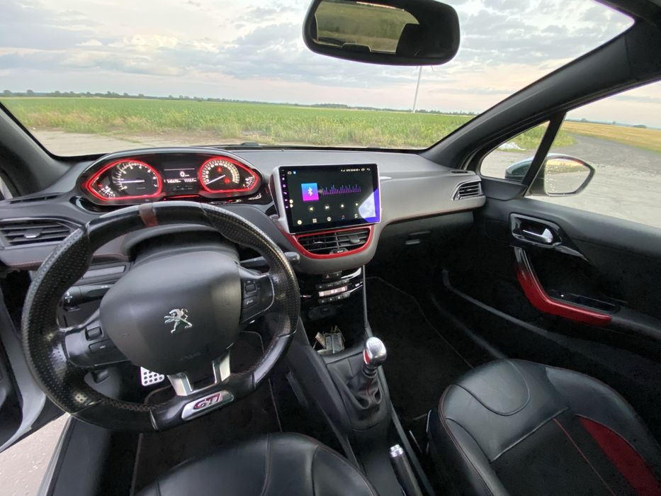 Peugeot 208 Gti 2013 photo 2