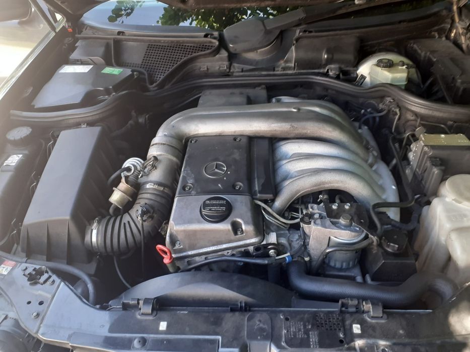 Mercedes-Benz E 300 — fotografia 3