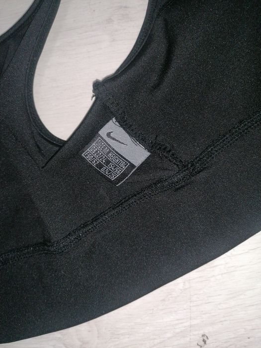 Sportowy stanik nike rozm m