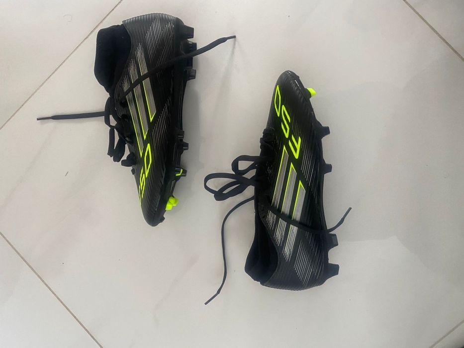 Chuteira Adidas f50 novas