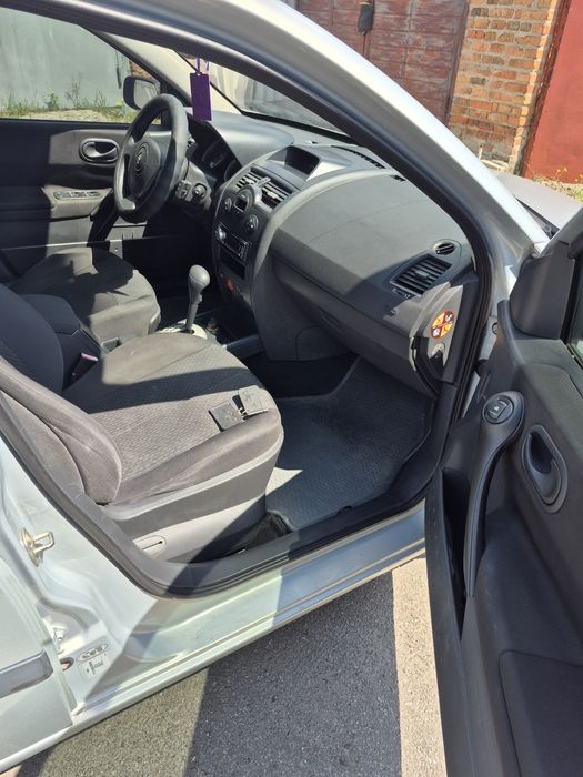 Продам RENAULT Megan 1,6 Автомат
