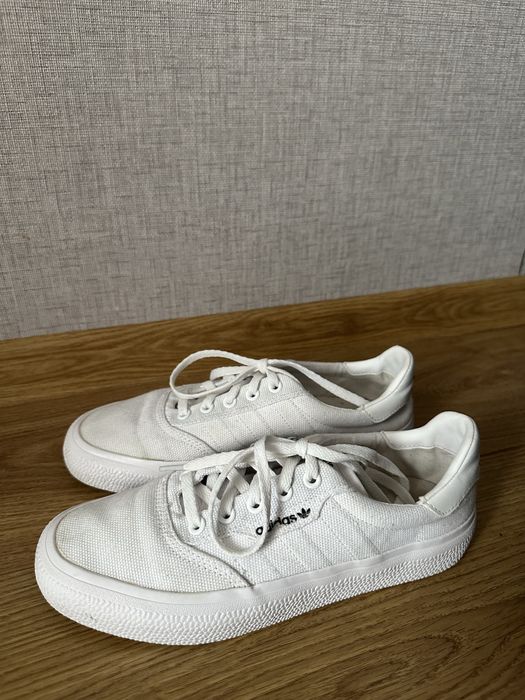 Кросівки  білі Adidas 3Mc