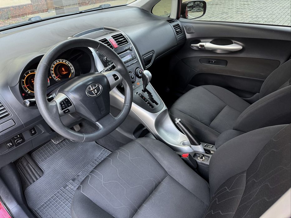 Toyota Auris 2011 год 1.6 Бензин Автомат 162000 пробег