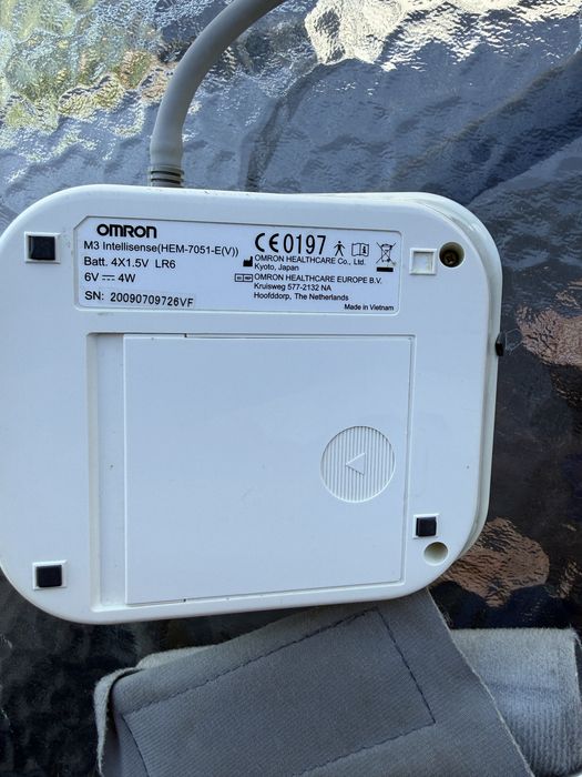 Ciśnieniomierz Omron M3 Intellisense HEM-7051-E - naramienny