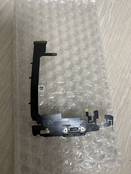 Продам нижній шлейф зарядки Iphone 11 pro max