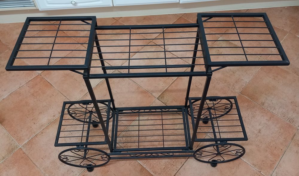 PEÇA CARRINHO DECORATIVO PARA PLANTAS.Sala,Quarto,Casa,Varanda,Hall.