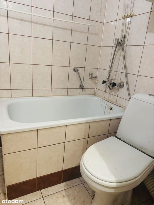 OSIEDLE PIASTOWSKIE ! Do remontu , kawalerka z balkonem , zielono