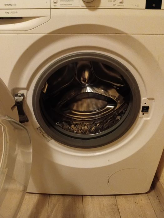 Продам машинку автомот з баком для води.