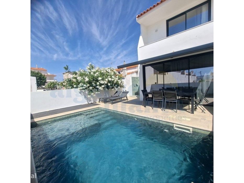 Moradia T3 Geminada com Piscina Privada em Manta Rota